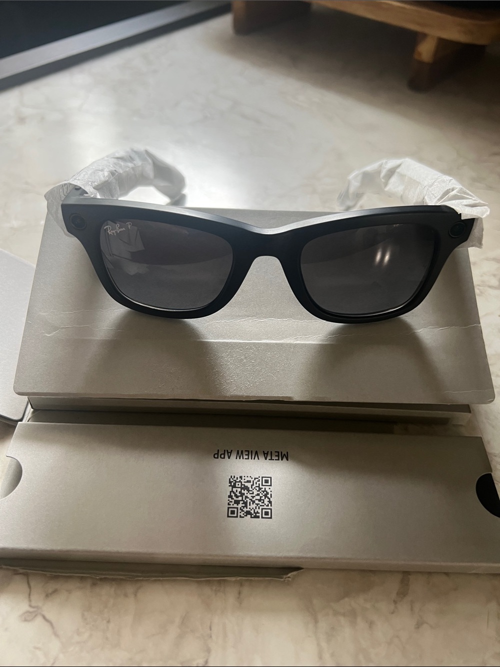 Ray-Ban Wayfarer Sunglasses Box White and Black